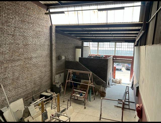 205M² WAREHOUSE FOR SALE IN MOREHILL